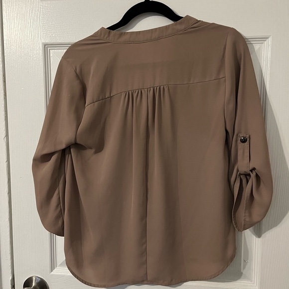 Forever 21 Tan 3/4 Sleeve V-Neck Blouse - Picture 3 of 4